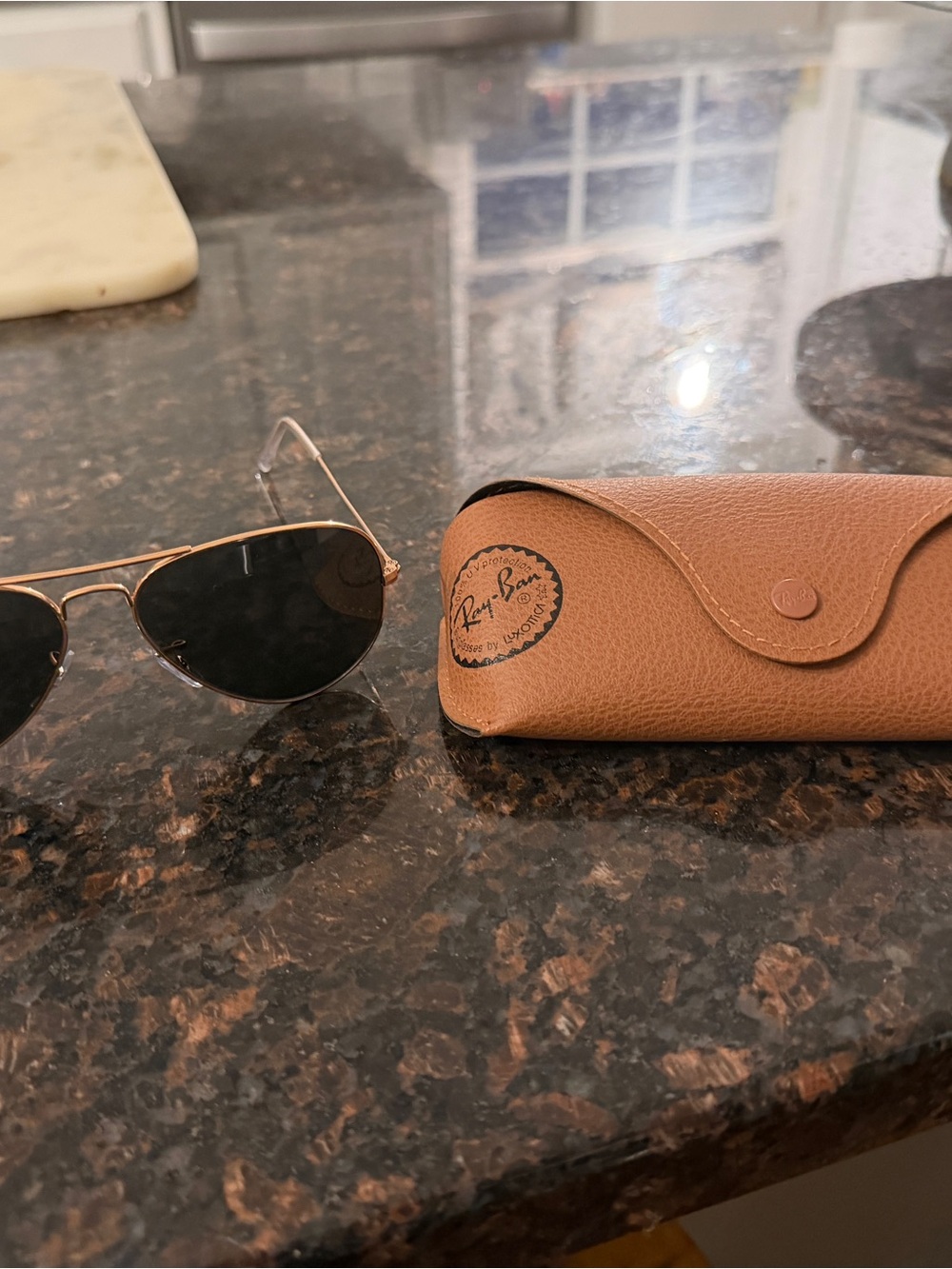Ray-Ban Aviator Sunglasses Gold Frame with Black Lenses and Brown Case